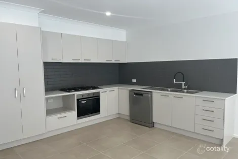 Property photo of 2 Heather Street Hamlyn Heights VIC 3215