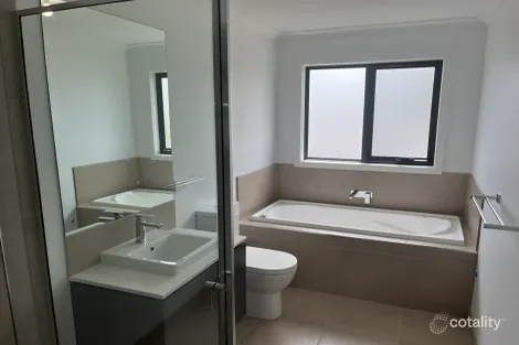 Property photo of 2 Heather Street Hamlyn Heights VIC 3215