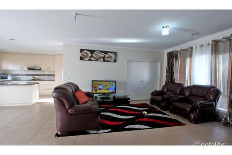 2/40-42 Wattle Dr, Doveton, VIC 3177