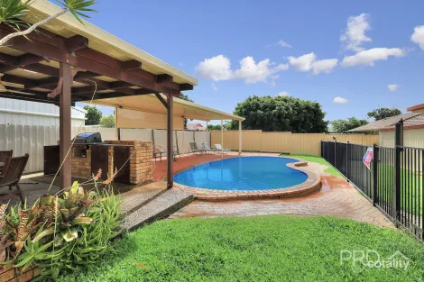 17 Drummond St, Urangan, QLD 4655