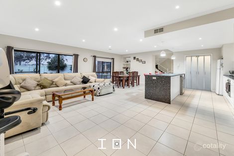 Property photo of 3 Launton Place Cranbourne East VIC 3977