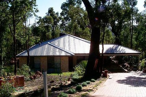 11 Clipson Cres, Mundaring, WA 6073