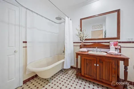 Property photo of 14 Canterbury Close Forest Lake QLD 4078