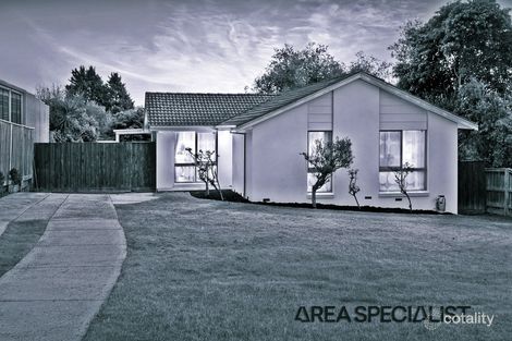 Property photo of 9 Giles Retreat Endeavour Hills VIC 3802