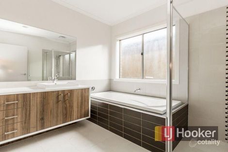 Property photo of 5 Shelby Street Cranbourne East VIC 3977