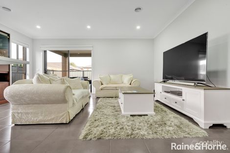 Property photo of 35 Peppertree Parade Craigieburn VIC 3064