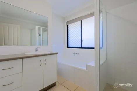 Property photo of 40 Iris Road Kirkwood QLD 4680