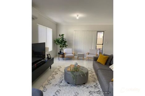 24 Hoypoy Gdns, Darch, WA 6065