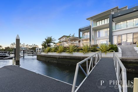 19 Knightsbridge Pde E, Paradise Point, QLD 4216