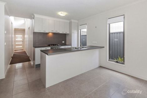 Property photo of 6 Latitude Court Ballarat East VIC 3350
