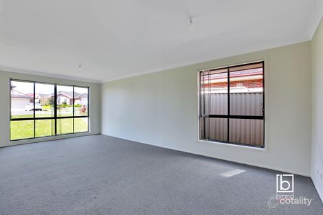 Property photo of 20 Foxtail Crescent Woongarrah NSW 2259