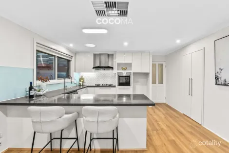 Property photo of 2 Abbottswood Close Dingley Village VIC 3172