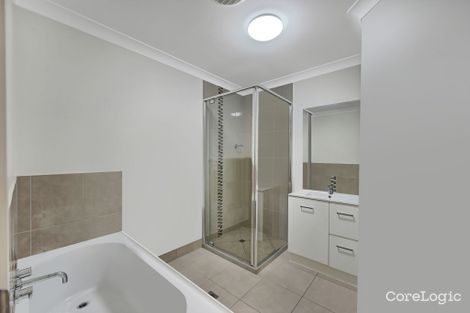 Property photo of 1/20A Hollanders Crescent Kelso QLD 4815