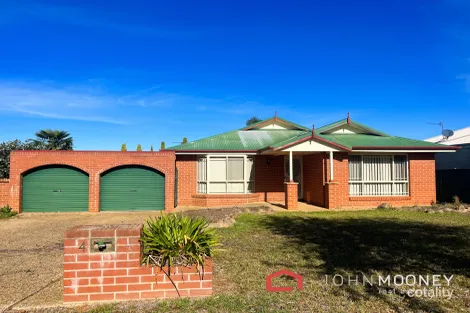 Property photo of 4 Tikki Place Glenfield Park NSW 2650