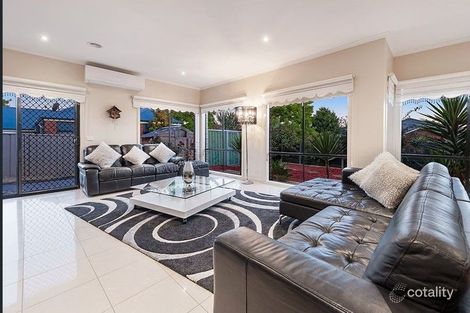 Property photo of 2 Explorers Place Craigieburn VIC 3064
