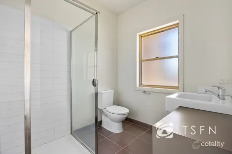 Property photo of 21/1 Edwards Road Kennington VIC 3550