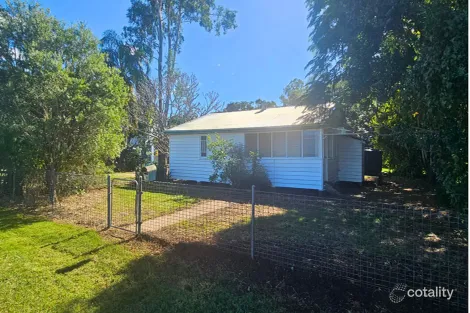 54 Queen St, Gayndah, QLD 4625
