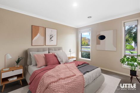 Property photo of 21 Fleuve Rise Clyde North VIC 3978