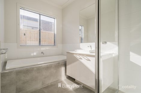 Property photo of 30 Whites Road Mount Duneed VIC 3217