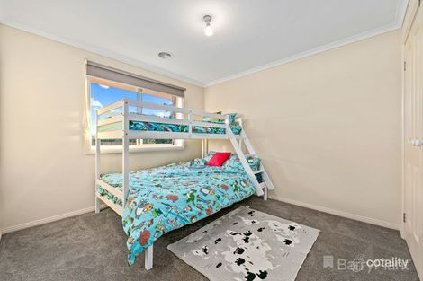 Property photo of 21 Richie Court Drouin VIC 3818