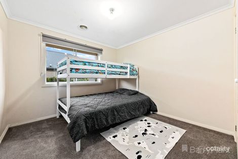 Property photo of 21 Richie Court Drouin VIC 3818