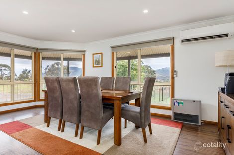 Property photo of 11 Saddle Place Royalla NSW 2620