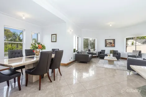 Property photo of 121 Blaxland Drive Illawong NSW 2234