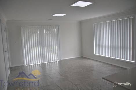 Property photo of 8 Stevenson Way Orange NSW 2800