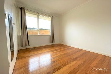 Property photo of 32 Folkestone Road Glen Waverley VIC 3150