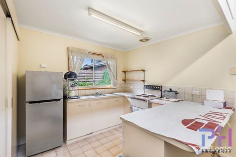 Property photo of 2/9 Akoonah Drive Golden Square VIC 3555