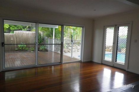 Property photo of 2 Banoon Drive Wynnum QLD 4178