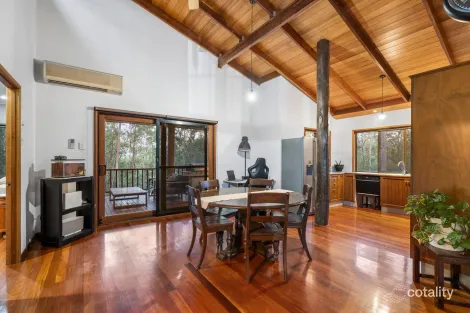 Property photo of 8 Somers Street Cashmere QLD 4500