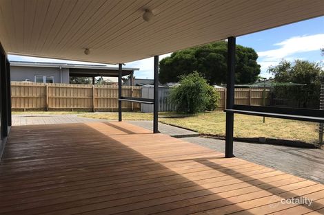 Property photo of 17 Larool Crescent Seaford VIC 3198