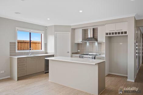 Property photo of 13 Esslemont Road Thornhill Park VIC 3335