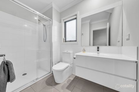 Property photo of 11 Erinvale Close Mooroolbark VIC 3138