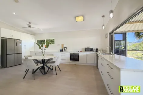 Property photo of 13 Wallaby Way Horseshoe Bay QLD 4819