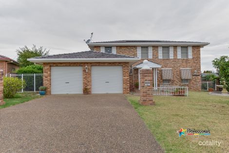 Property photo of 4 Narine Close Hillvue NSW 2340