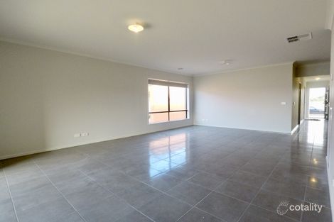 Property photo of 35 Beatrix Circuit Officer VIC 3809