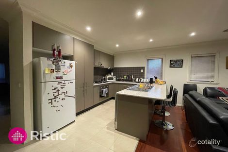 2/5 Delacombe Dr, Mill Park, VIC 3082