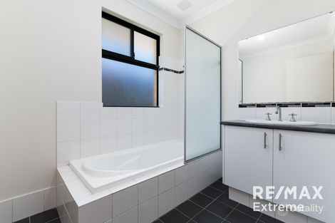 Property photo of 5 Dillwynia Bend Banksia Grove WA 6031