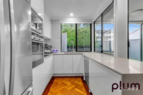 Property photo of 3 Bellevue Parade Taringa QLD 4068