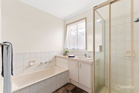 Property photo of 32 Grenda Drive Mill Park VIC 3082