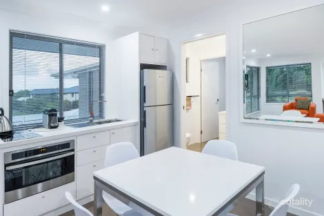 Property photo of 19 River Cove Place Helensvale QLD 4212