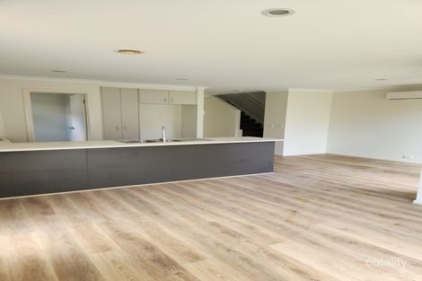 Property photo of 22 Pimpinella Pass Mernda VIC 3754