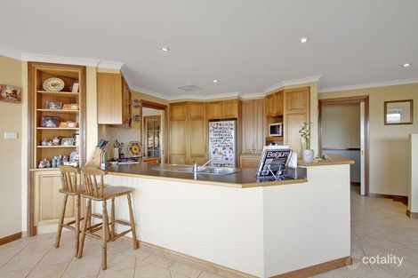 Property photo of 8 Lobelia Close Jerrabomberra NSW 2619