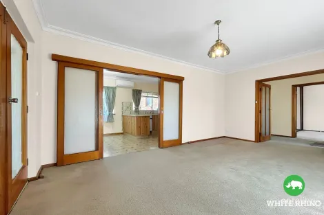 Property photo of 10 Ingleside Road Karabar NSW 2620