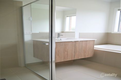 35 Bellerive Cres, Strathtulloh, VIC 3338