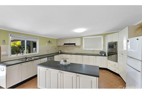 Property photo of 19 Kathleen White Crescent Killarney Vale NSW 2261