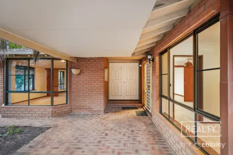 Property photo of 25B Thomas Way Karrinyup WA 6018