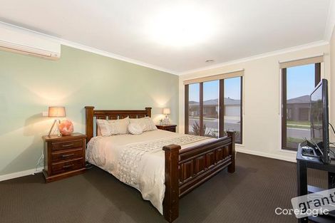 Property photo of 6 Ellaroo Circuit Clyde North VIC 3978